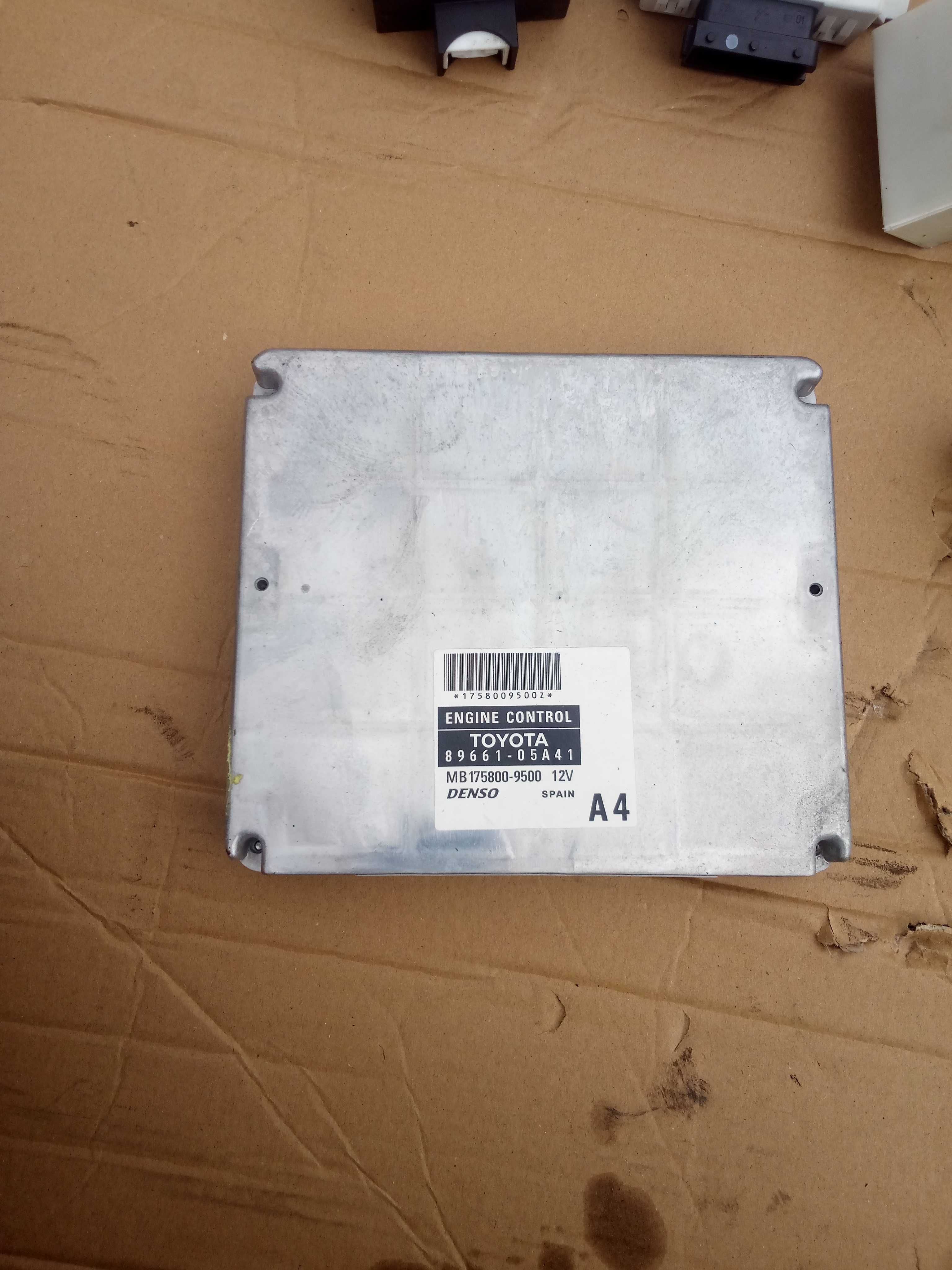 AVENSIS T25 2,0 126km bez dpf 06-08 lift komputer zestaw startowy