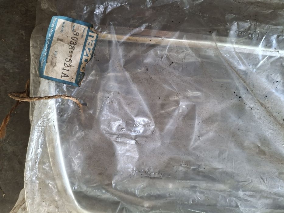 Mazda 818 grelha cromada