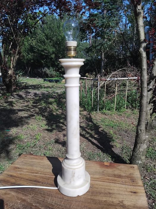 Candeeiro em pedra mármore