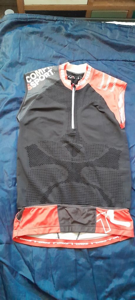Koszulka biegowa Compressport.