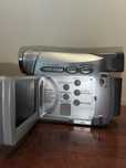 Продам відеокамеру canon MV800i