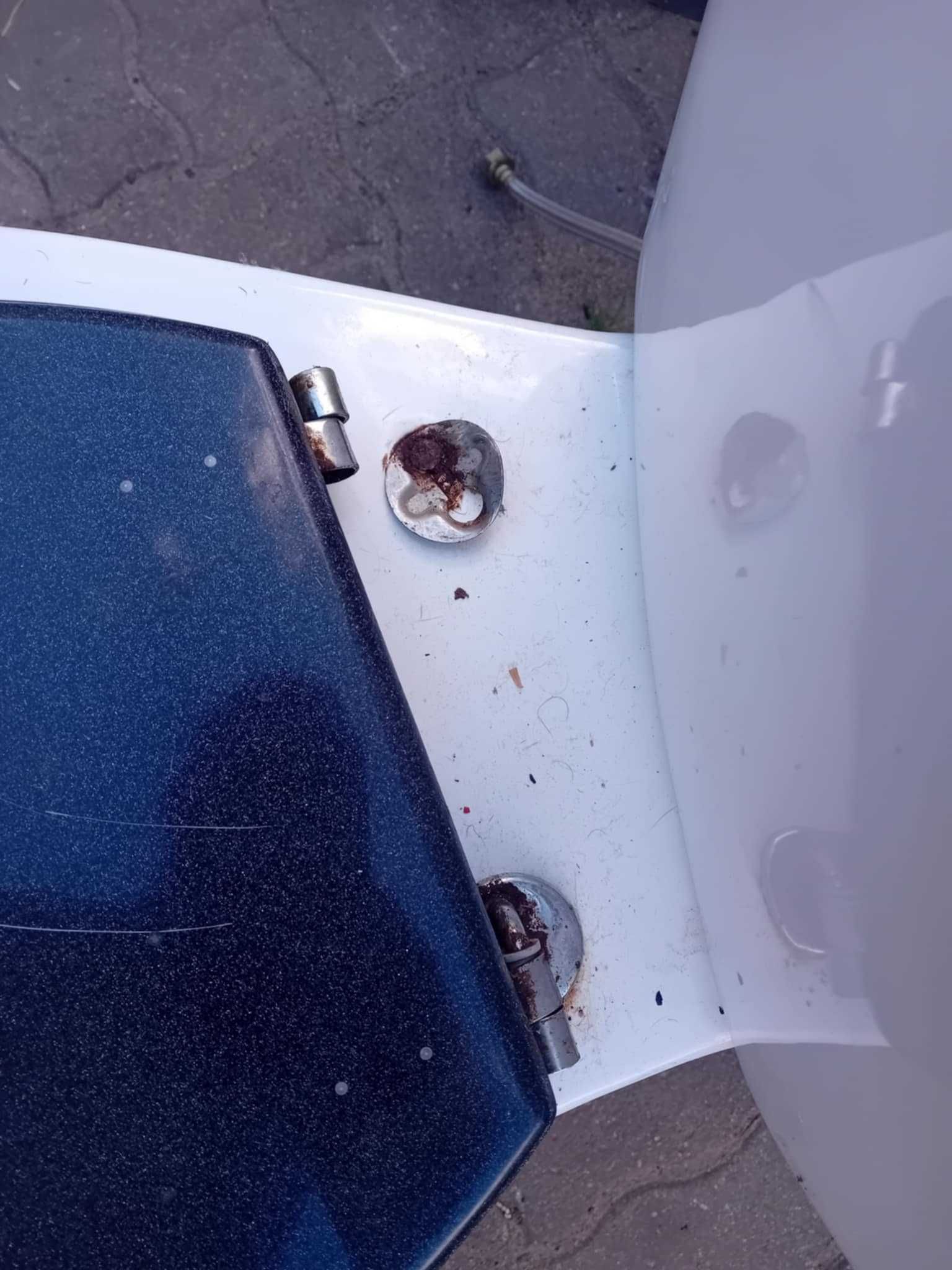Toaleta wc kompakt na budowę sprawna spłuczka itd !