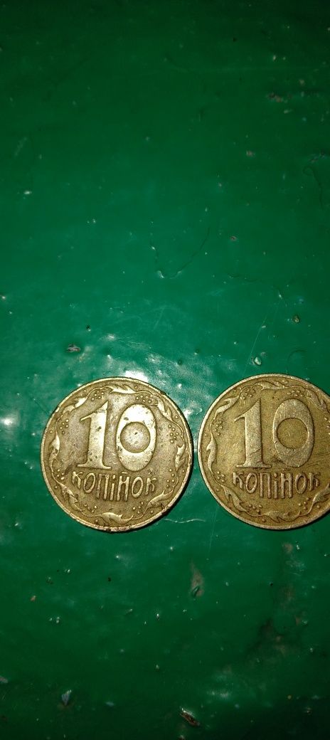 Продам монеты 1992 года номинал 10 коп. Количество 2 шт.