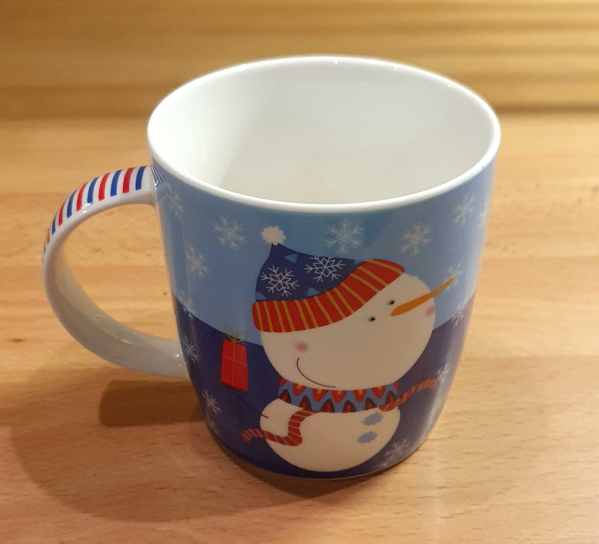 Zabawny Kubek Świąteczny z Bałwankiem w eleganckim opakowaniu. 325ml