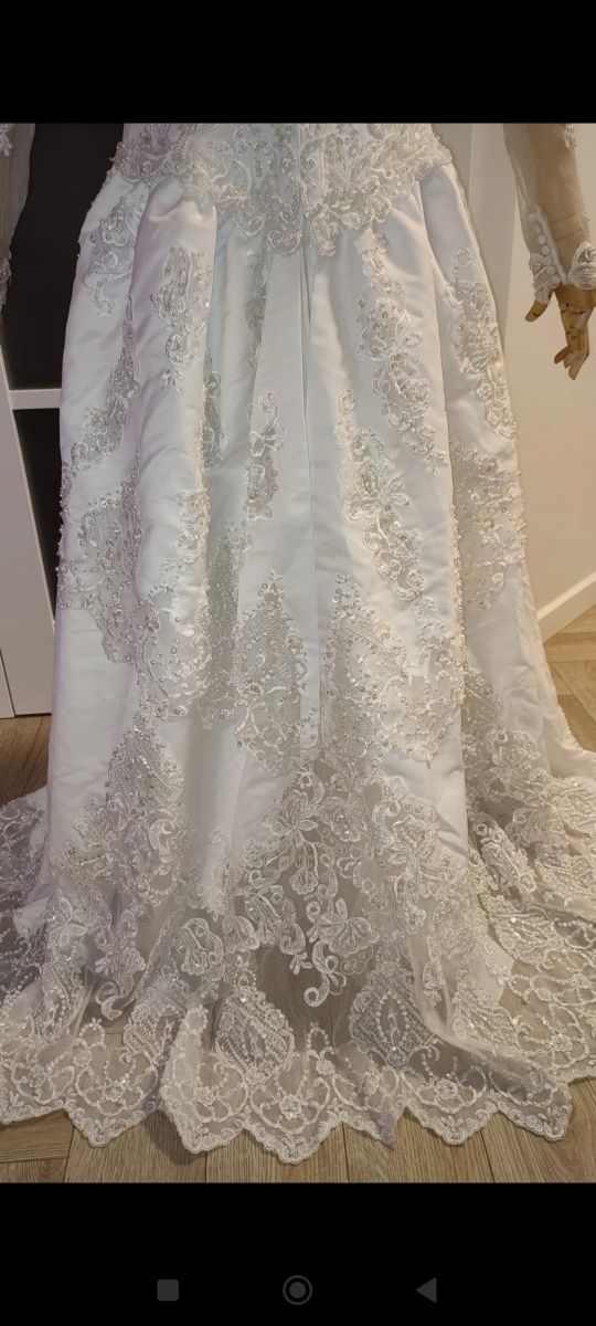 Sukienka suknia ślubna zdobiona cyrkoniami cyrkonie kryształy