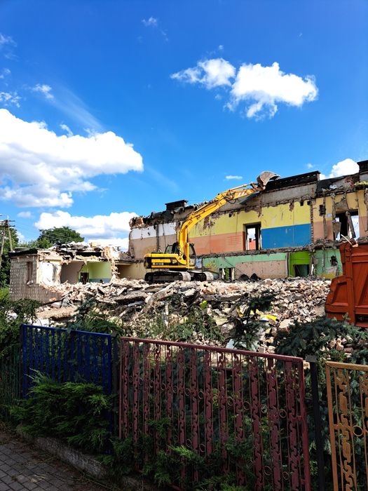 Uslugi Sprzętowe Niwelacje Wykopy Transport Koparka