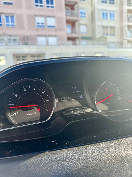 Peugeot 208 50mil KM reais