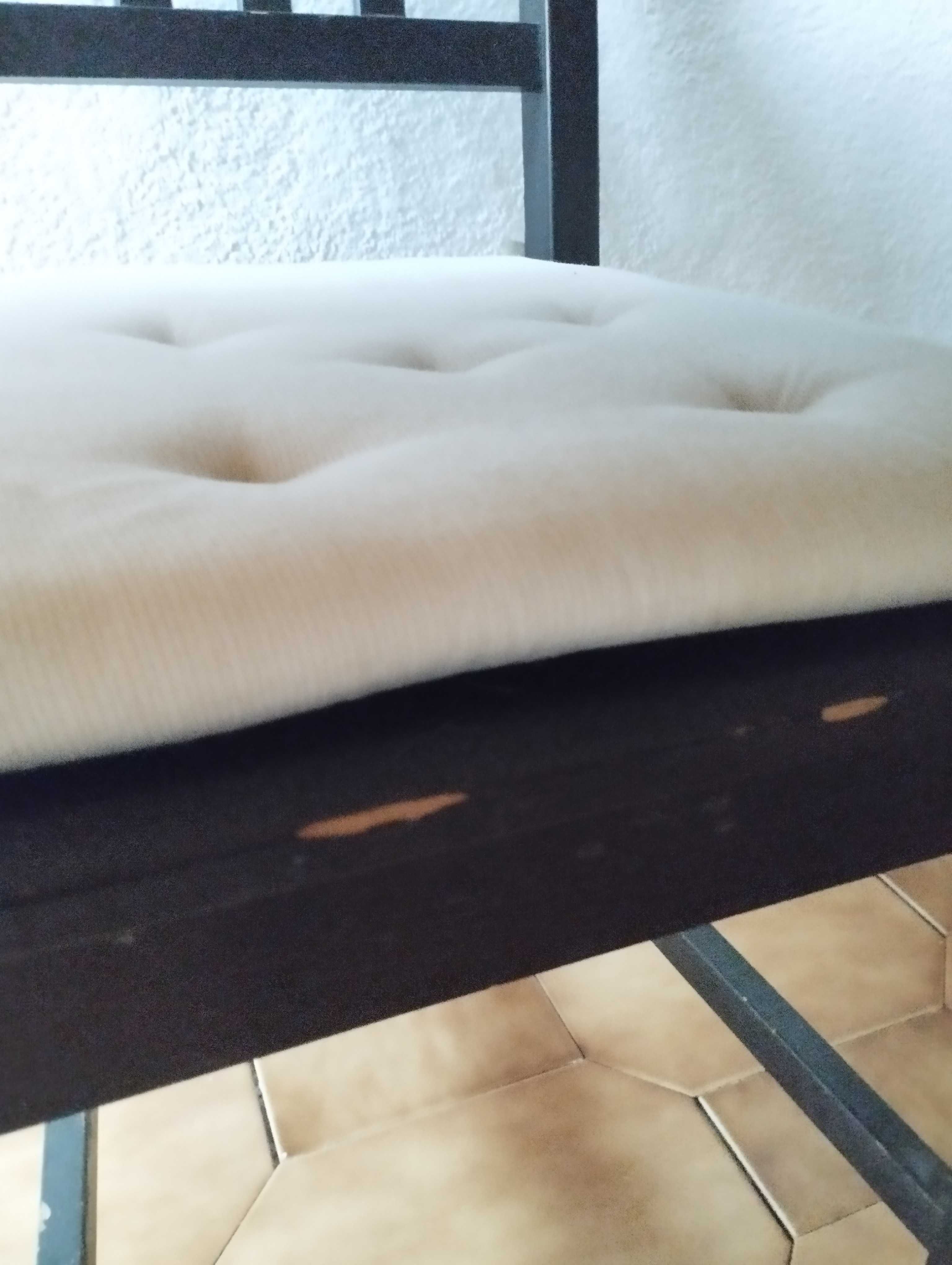 Mesa de Refeições com 4 cadeiras
