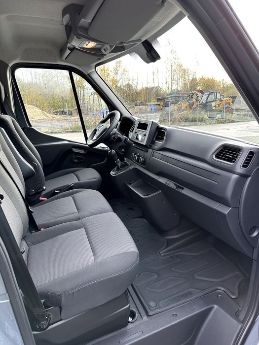 WYNAJEM SAMOCHÓD DOSTAWCZY blaszak L3H2 Renault Master NOWY 2023 hak