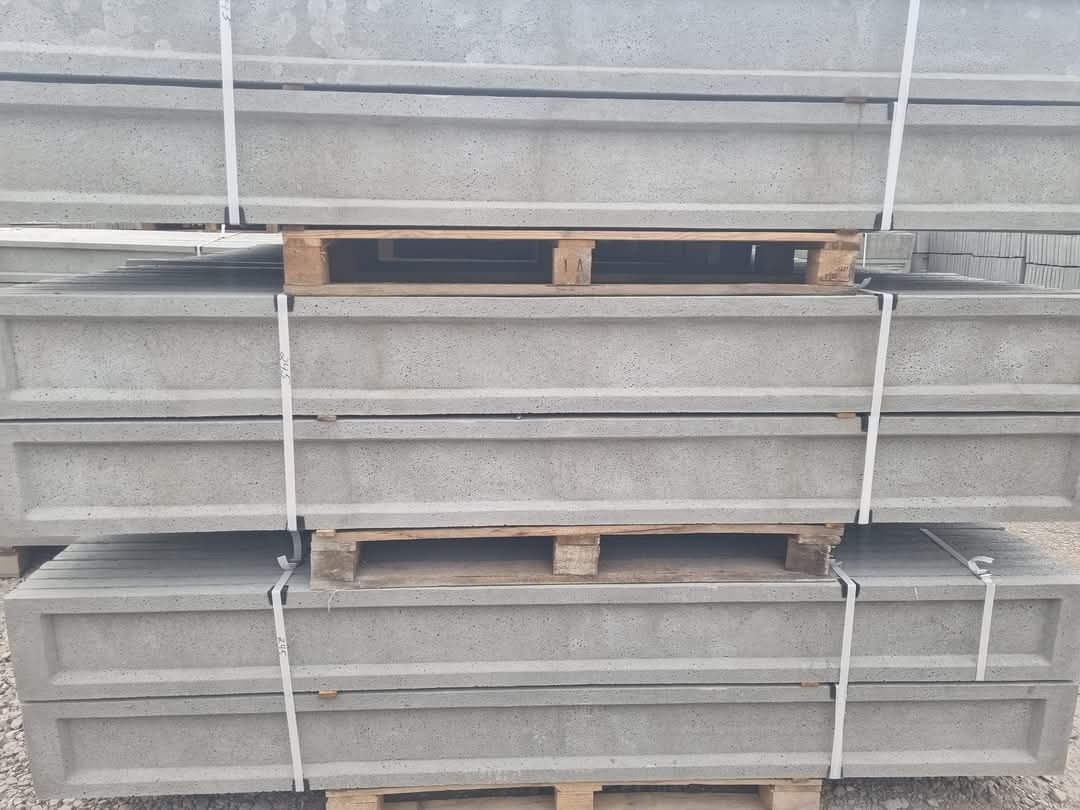 Podmurówka betonowa pod ceownik 25cm x250 cm / Łącznik metalowy