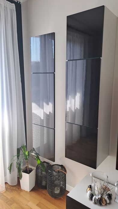 Meble do salonu białe z czarnym połyskiem
