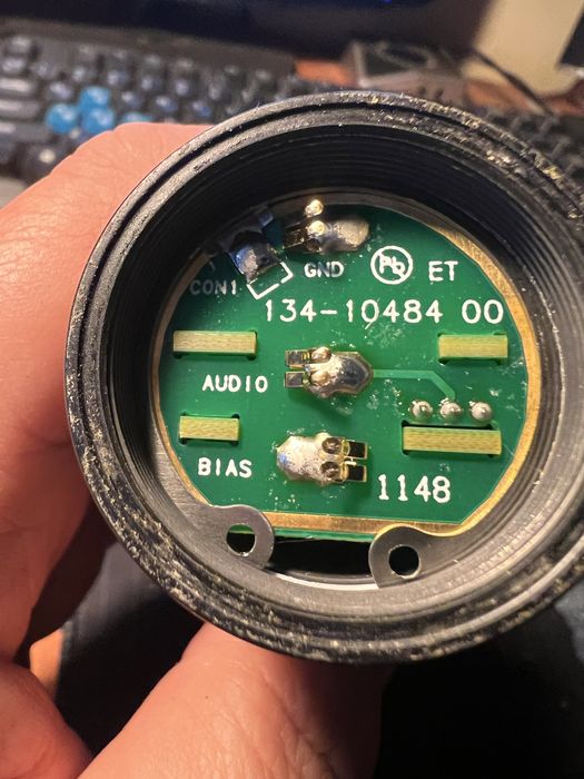 Ручной передавач Shure UR2.