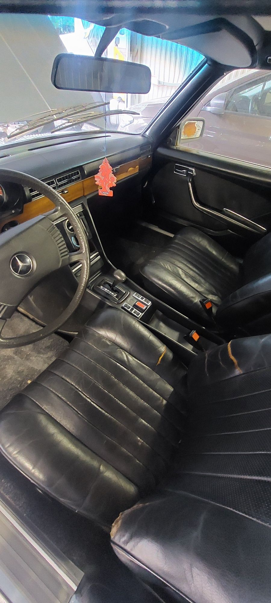 Mercedes W116 350 V8
