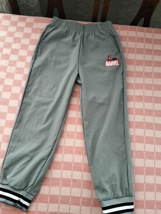 Дитячий костюм сірого кольору