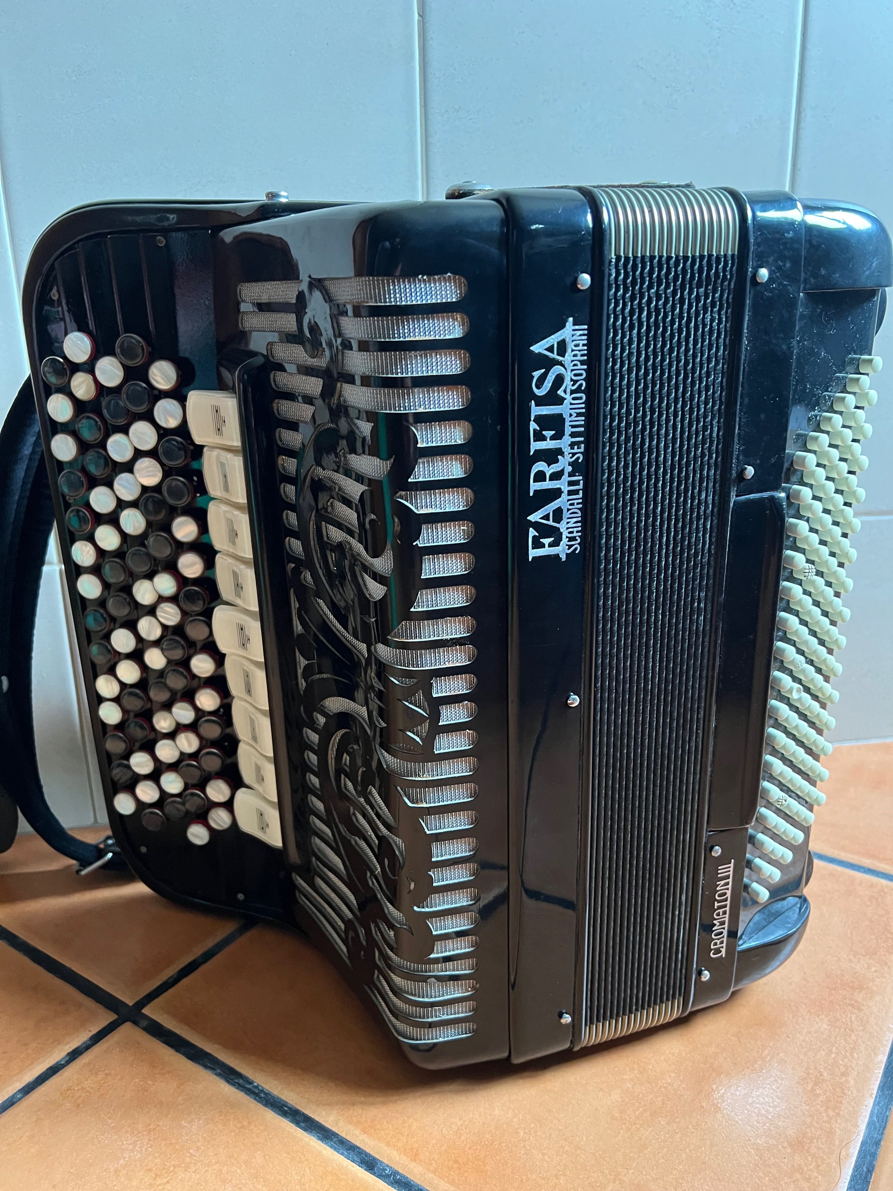 Vendo Acordeão marca Farfisa Scandalli
