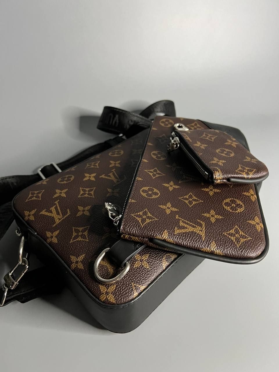 Чоловіча сумка месенджер LouisVuitton