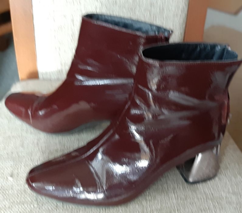 Bordowe,lakierowane botki ,srebrny obcas.