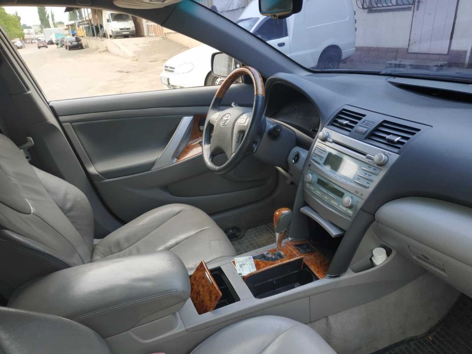 автомобіль марки  Toyota Camry 2006 рік випуску обєм двигуна 3,5