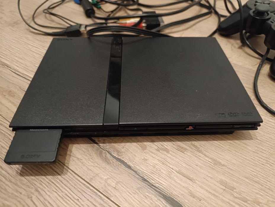 PlayStation 2 Slim, pełne okablowanie
