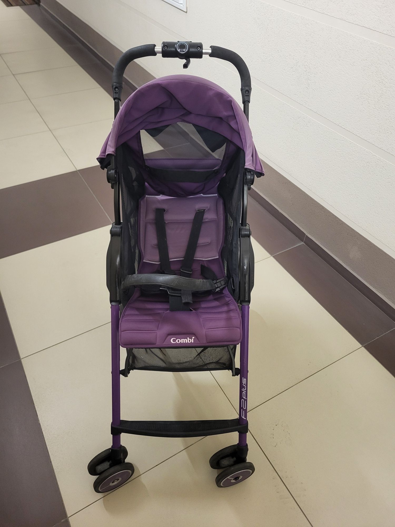 Коляска прогулочна (легка) combi f2 plus