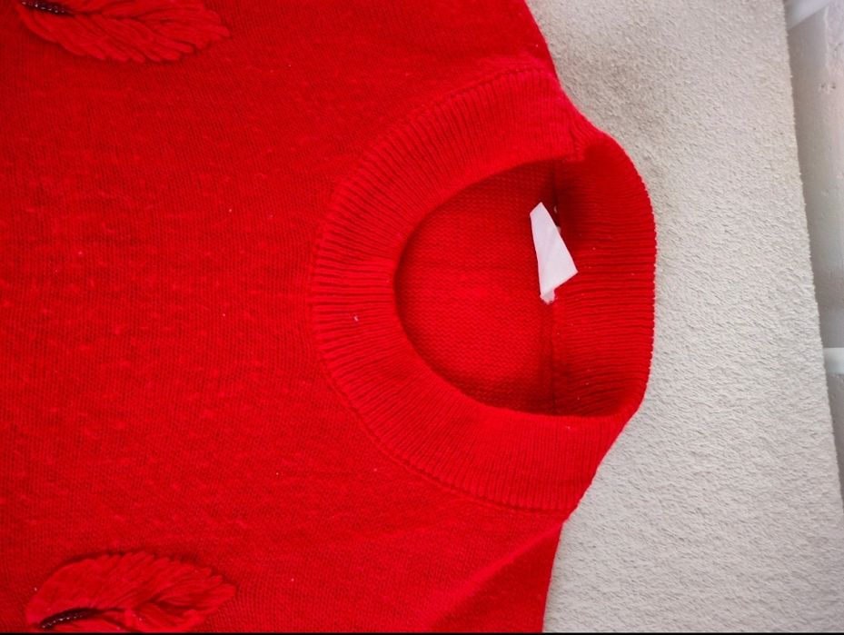 Czerwony lekki sweter