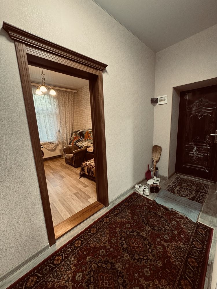 Квартира 3 кімнатна  на Новомиколаівці.