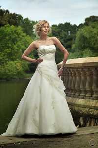 Piękna suknia ślubna Annais Bridal - model AMARYLIS