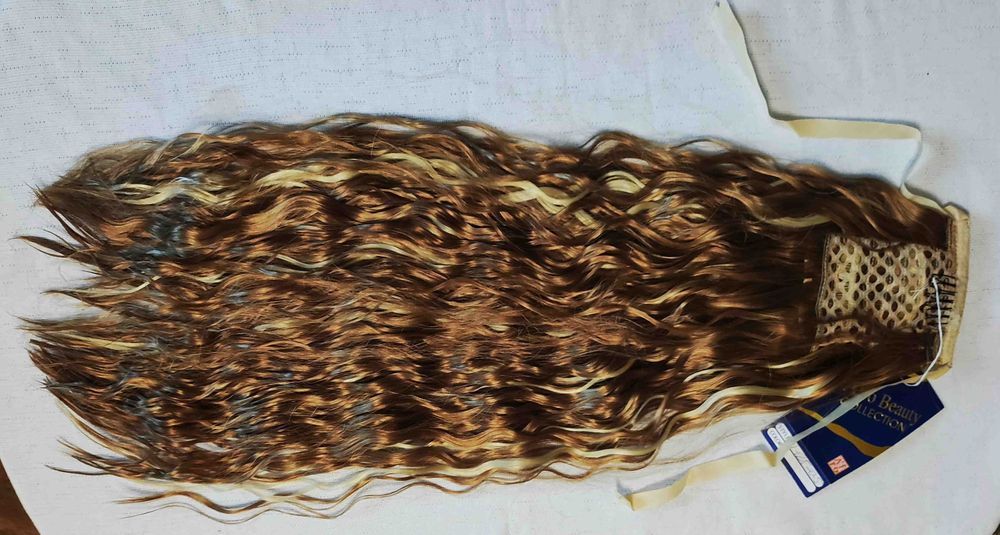 włosy sztuczne doczepy długie falowane 62cm ciemny złoty blond/blond