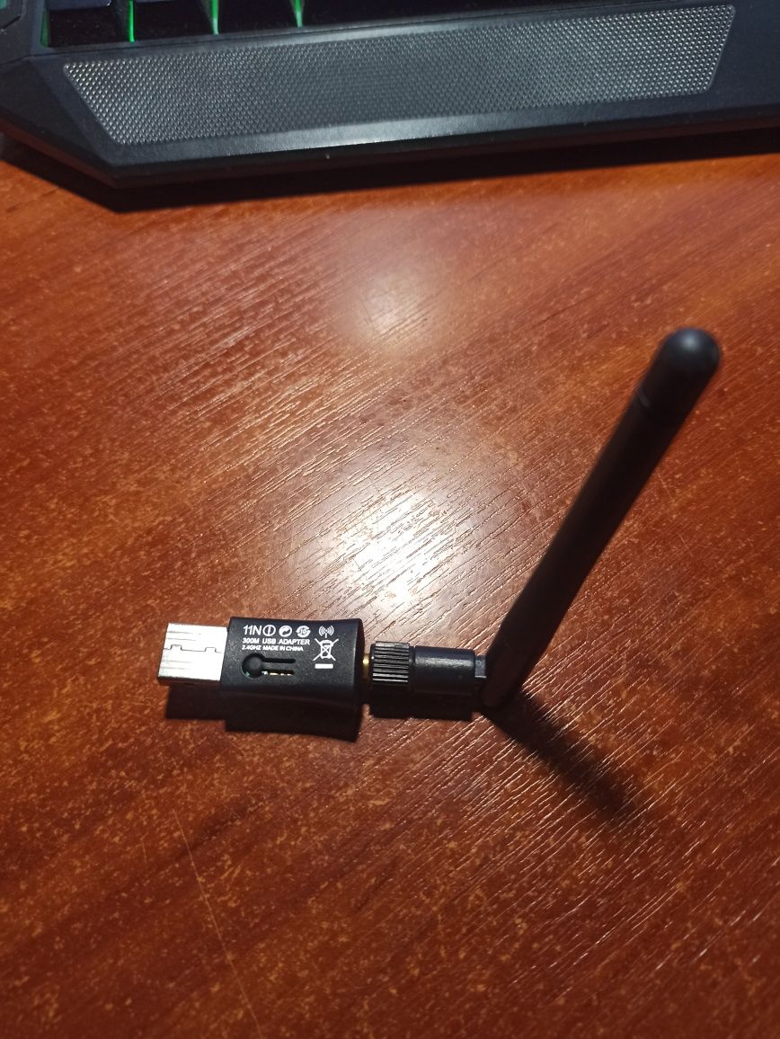 USB WI-FI адаптер.