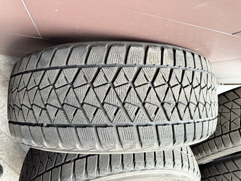 Продам зимові шини Bridgestone Blizzak DM-V2 255/55 R20 107T