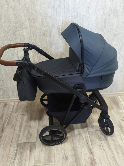 Коляска 2 в 1 Roan Ivi в сірому кольорі.