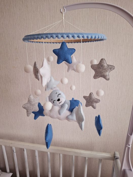 Мобиль в детскую кроватку, мобіль у дитяче ліжечко.