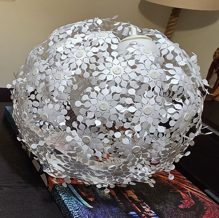 Vários candieiros em bom estado