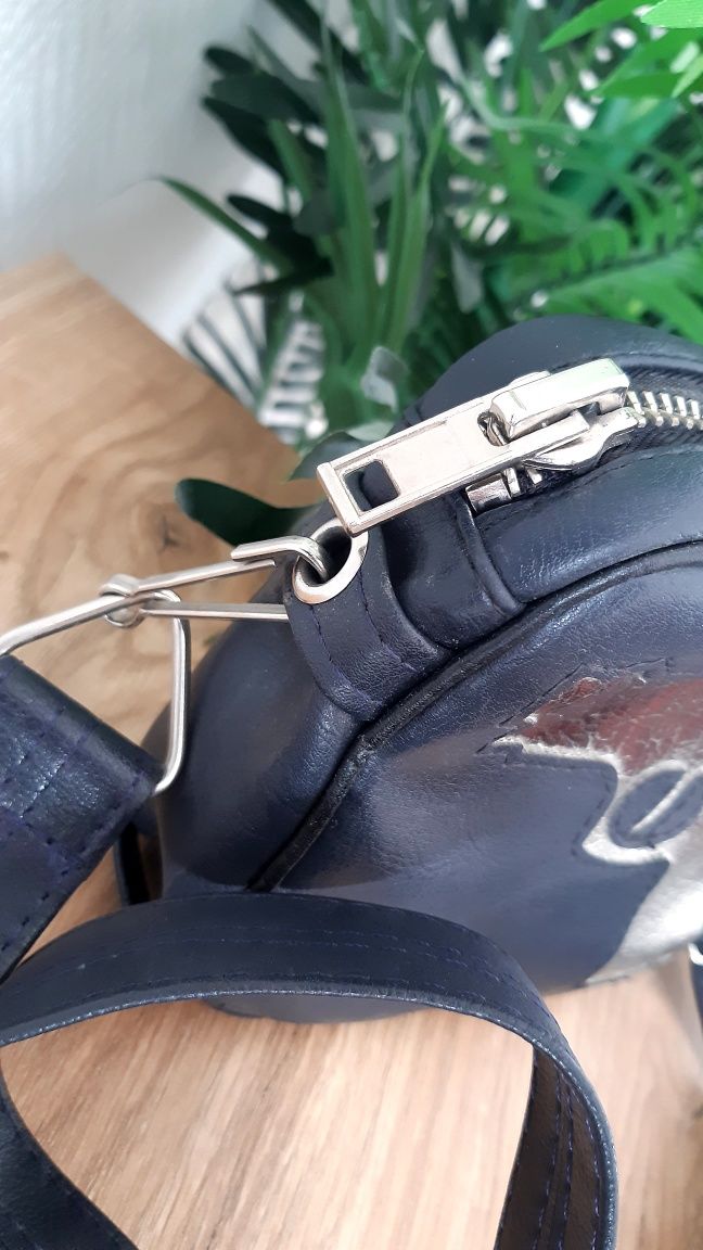 Torebka streetwearowa Luka Bandita czarna srebrny pistolet
