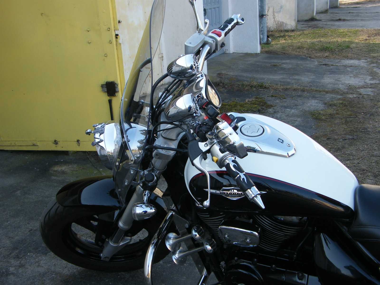 Suzuki Intruder VZ 800