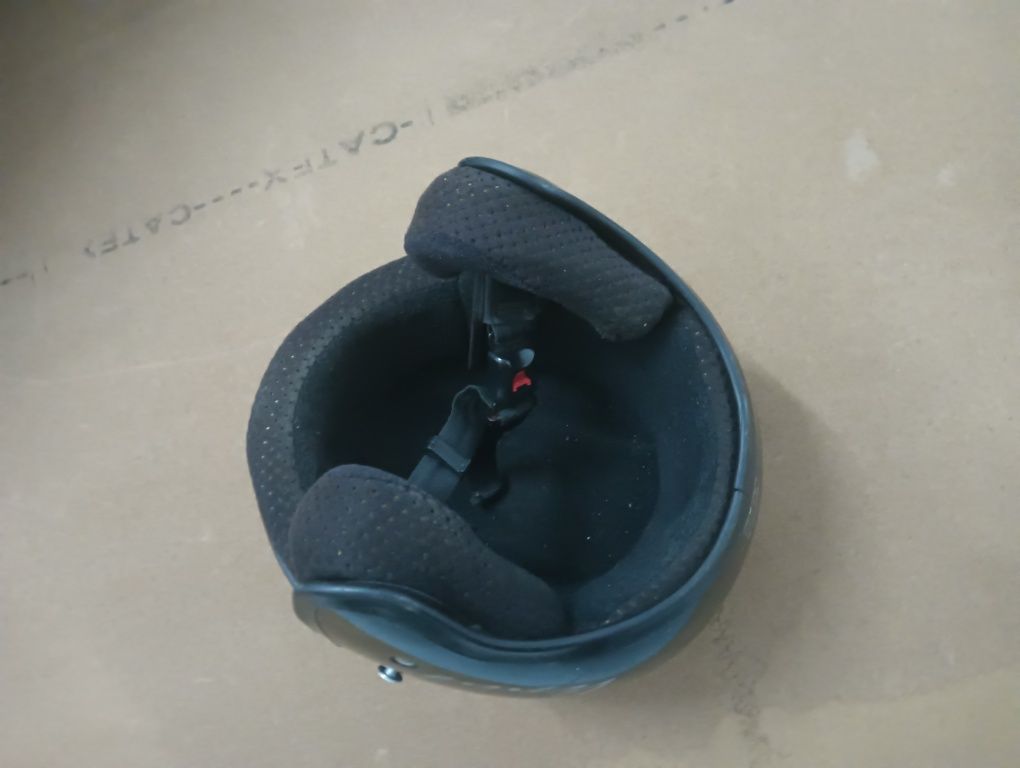 Vendo capacete mota cor preto