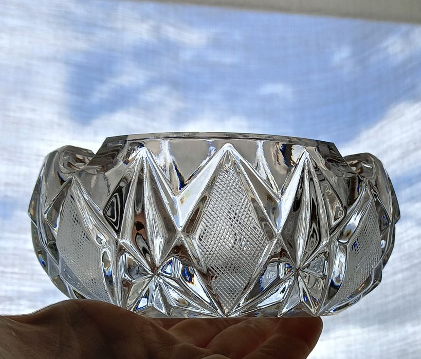 Szklana popielniczka jak kryształ