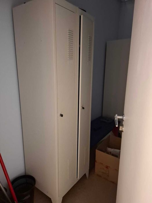 Шафа металева для одягу б/у