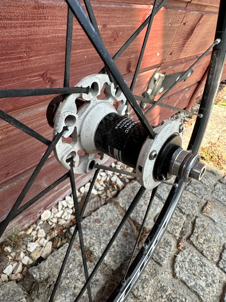 Kolo szosowe Fulcrum Racing Zero uszkodzone