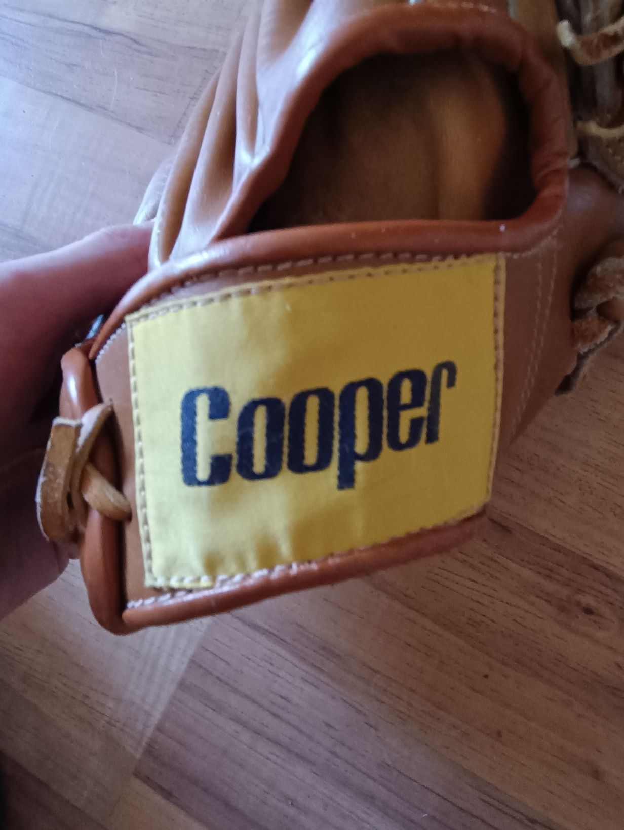 Бейсбольная перчатка Cooper,с розписью Joanêve !Предлагайте цену,торг.