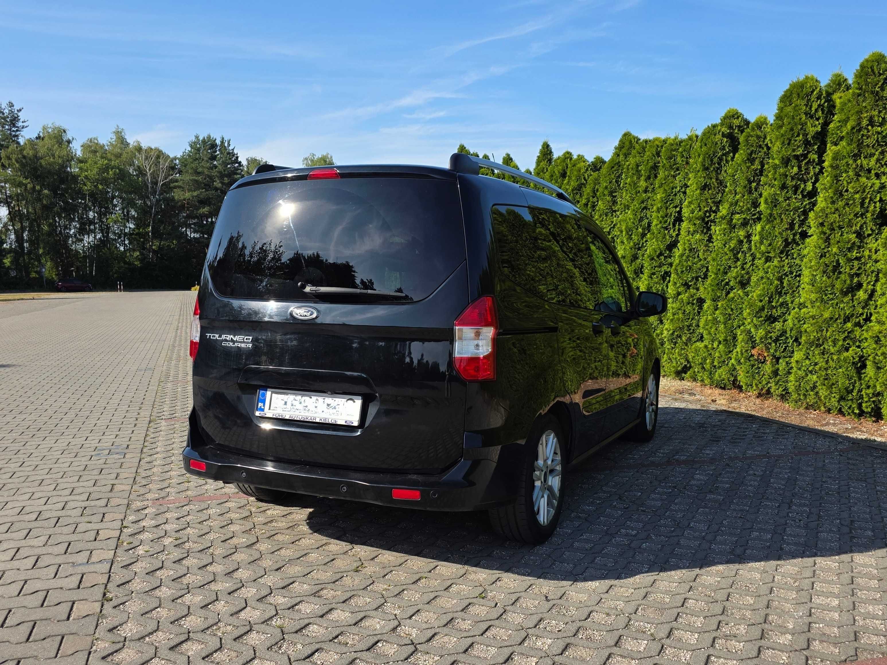 Ford Tourneo Courier czarny 1,5 TDCi