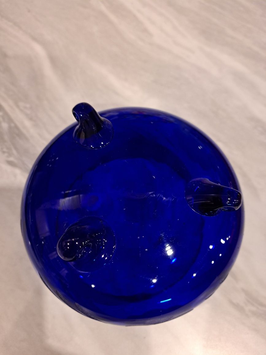 Szklana bombonierka kobaltowa