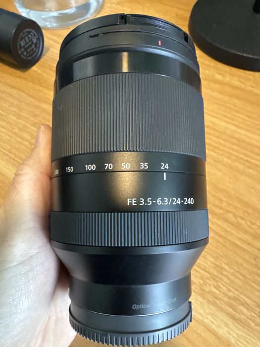 LENTE SONY FE 3.5-6.3 / 24-240