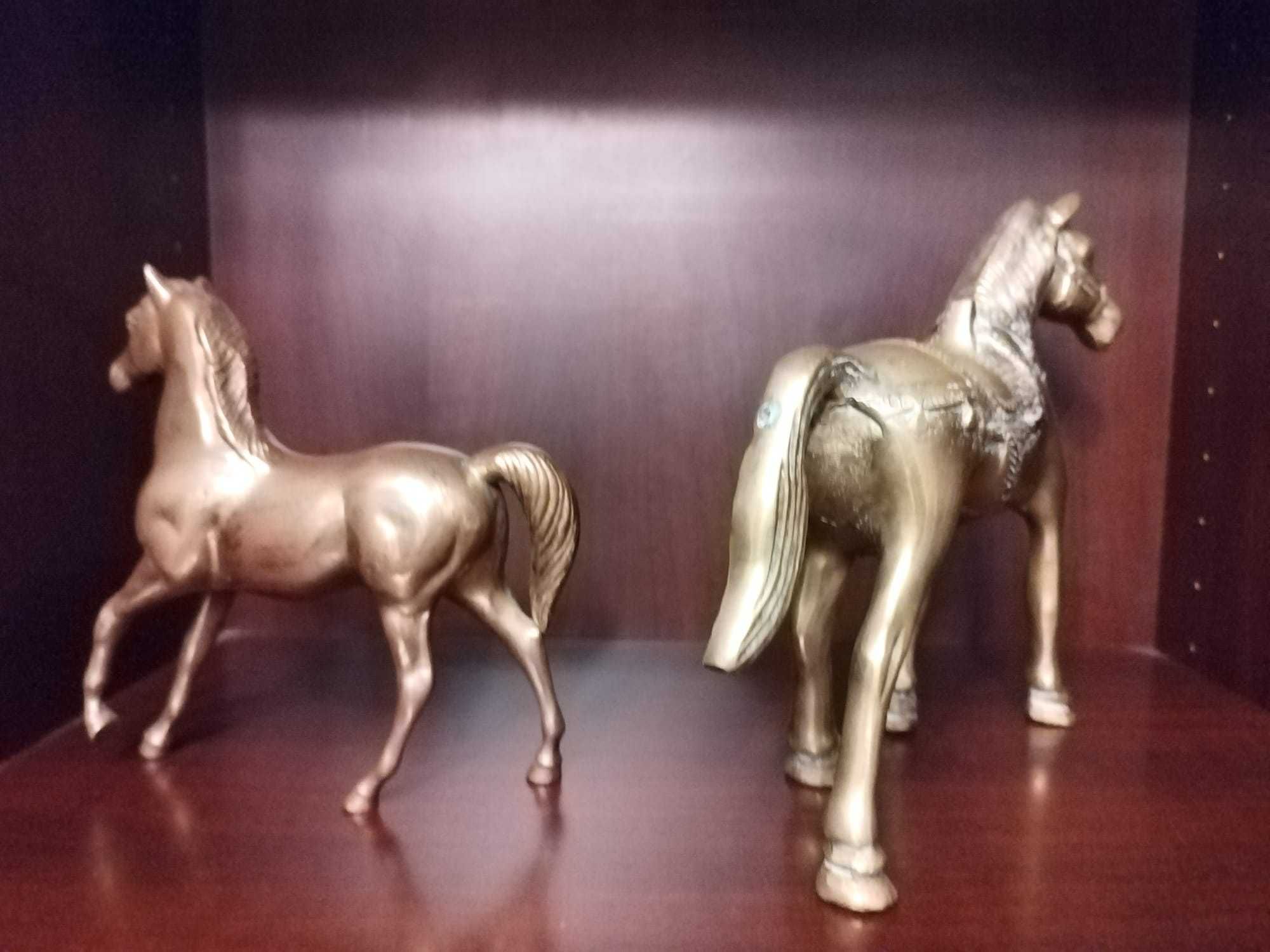 Cavalos em bronze - x3 elegantes estatuetas