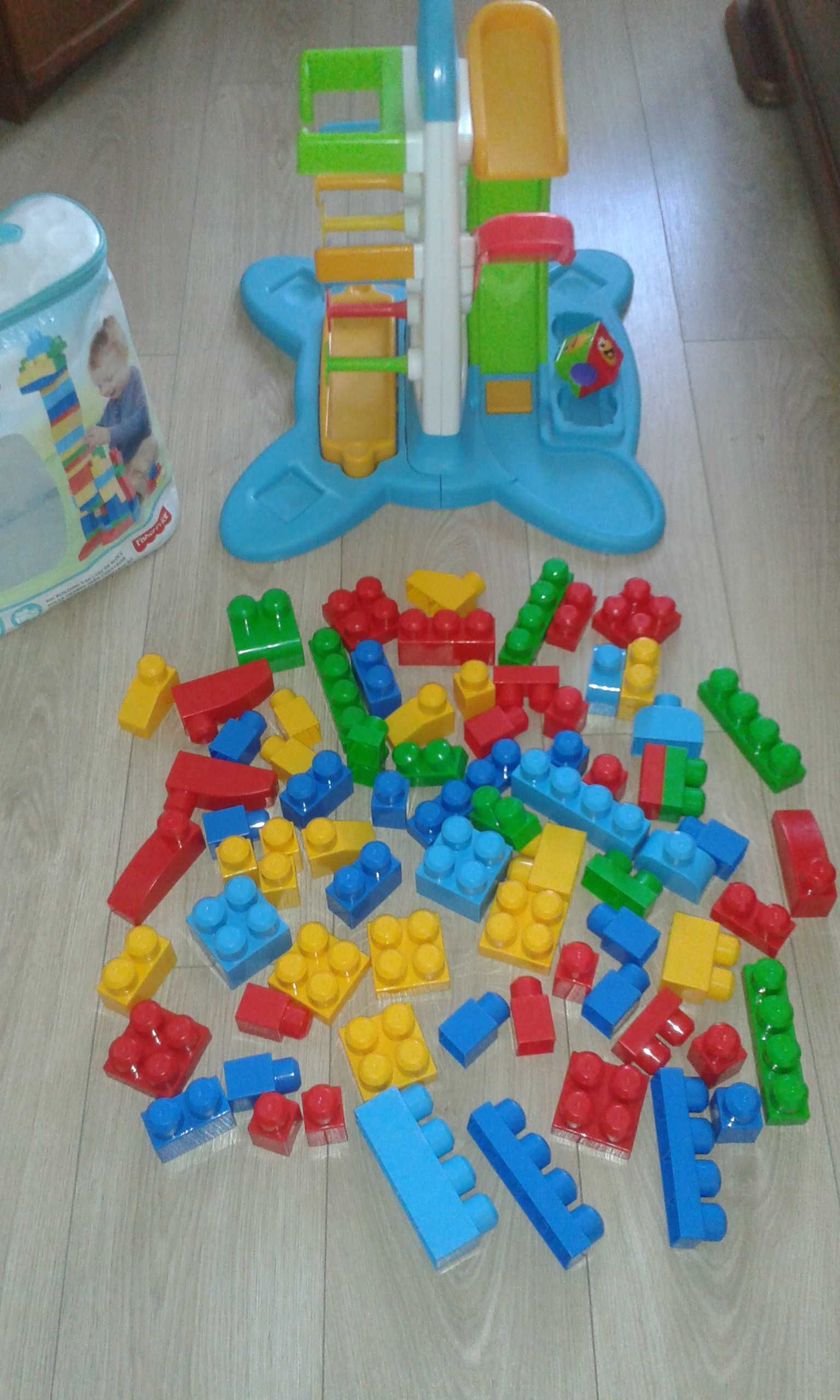 Fisher Price Mega Bloks zestaw klocków konstrukcyjnych + Zjeżdżalnia