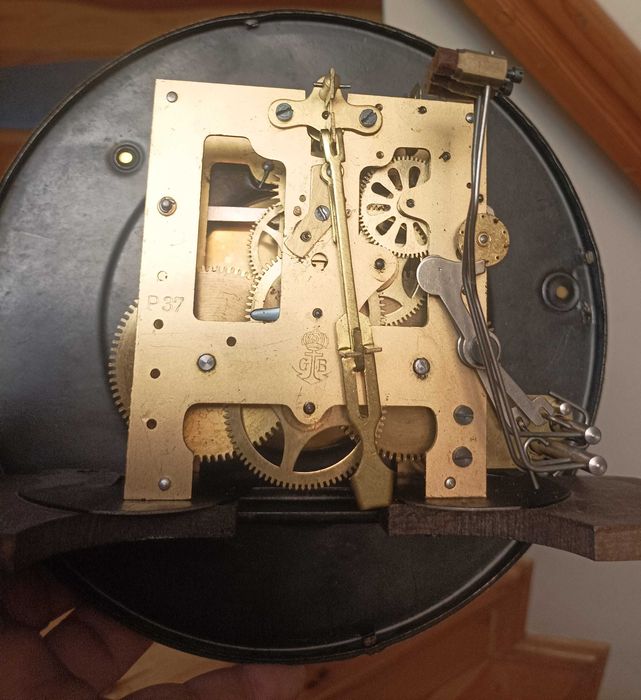 Stary zegar Babka Gustava Beckera