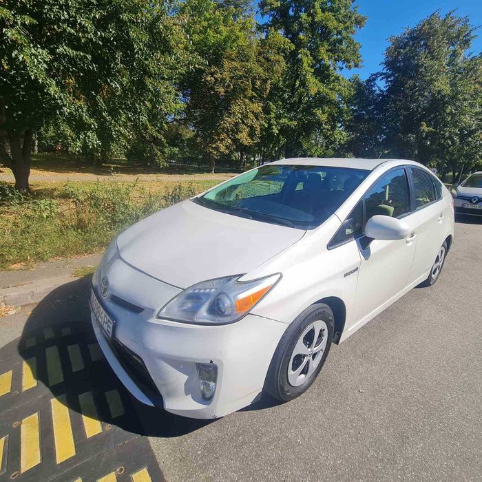Оренда з викупом Toyota Prius  2014