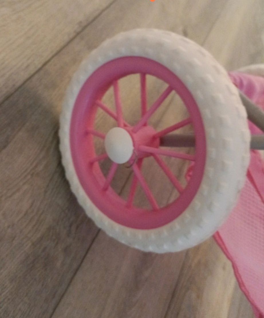 Carrinho de bebê de brincar com 2 lugares. Como novo.