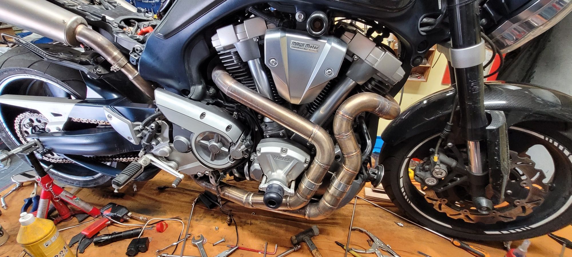 Yamaha MT 01 kolektor wydech AKRAPOVIC mocowanie tablicy kierunkowskaz