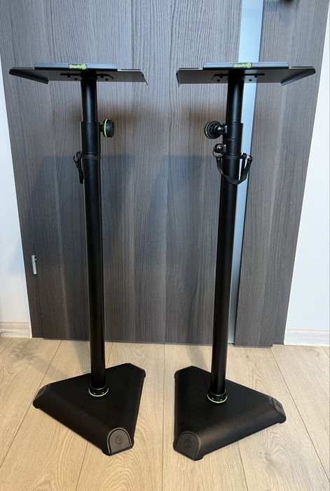 Statywy pod monitory studyjne Gravity SP3202
